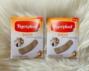 Tigerplast Sheer  ไทเกอร์พล๊าส พลาสเตอร์พลาสติกสีเนื้อ  [แบบ2ซอง/ยกกล่อง10ซอง]