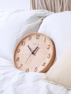 Sacesr Japanese-style Log Color Wall Clock Italian Minimalist Design Living Room Wall Clock Retro High-end Home Decor Duvar Saati FYWC 9Y3K6