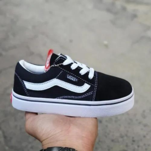 Sepatu Sekolah Anak Laki Laki Perempuan Hitam Putih Hitam Polos Sepatu Sneakers Anak Casual Terbaru
