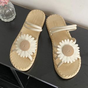 YTM Daisy Flower Flower Flats Slippers Bohemian Style Anti Slip Slippers for Women Sweet PVC Daisy Flips Flops Summer