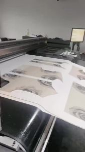 ข้ามพรมแดนยุโรปและอเมริกา เทรนด์ฤดูร้อนใหม่ 2023 เสื้อเชิ้ตแขนสั้นพิมพ์ลายสไตล์ฮาวายสำหรับผู้ชาย