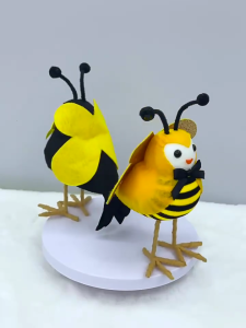 เครื่องประดับผ้าตุ๊กตานกตั้งได้แมลงเทศกาลอีสเตอร์ผึ้งสำหรับตกแต่งบ้านและจัดแสดงในห้องเรียน