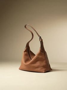 Túi kẹp nách da bò thuộc thảo mộc cổ điển hobo Túi đeo chéo/đeo vai nữ da thật kiểu bánh bao phong cách casual dễ phối đồ dùng đi làm.