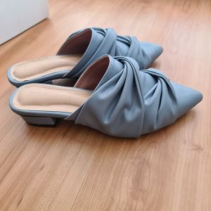 Leora Veddira - Bloomberg - Sandal Hak Mules Big Size Jumbo - Hak 3 cm - BIG SIZE JUMBO - BS Heel Pita - SANDAL BIG SIZE JUMBO - Sepatu Big Size Jumbo - Sandal Big Size Jumbo Wanita - Sendal Dewasa Perempuan