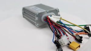 Intelligent 48V 20A Brushless Motor Controllers Strong Aluminum Housing Designs Motor Control System for Kugoo M4pro