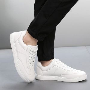 ยส่งเร็ว🚚 Men‘s shoesรองเท้าทรงเตี้ยรองเท้าลำลองฤดูร้อนรองเท้ากีฬารองเท้าสีขาวรองเท้านักเรียน าวสำหรับใส่เล่นกีฬาสี่ฤดูและสันทนาการสีขาวสวมใส่สบายระบายอากาศได้ดีรองเท้า