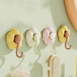 WISH BOUTIQUE รูปทรงดอกไม้ ตะขอถ้วยดูด พลาสติกทำจากพลาสติก ไม่มีการเจาะรู ไม้แขวนสุญญากาศ อเนกประสงค์อเนกประสงค์ ใช้ซ้ำได้ ตะขอแขวนผ้าเช็ดตัว สำหรับห้องครัว