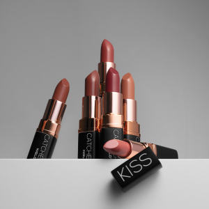 Son Kem Thỏi Dưỡng Môi Inglot Kiss Catcher Lipstick Mịn Môi Bóng Nhẹ Căng Mọng Tự Nhiên 4g