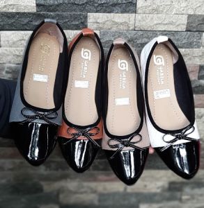 Sepatu Kombinasi Pita Sol Karet Cantik