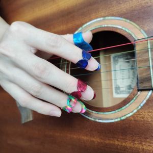 Amazthing 4 pcs Guitar Thumb+Finger Picks (1 set) 吉他拇指手指拨片