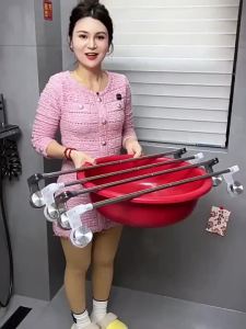 Rak handuk pengisap dapat ditekan dan ditarik untuk wadah penyimpanan handuk tiang handuk tempat penempatan barang di kamar mandi tanpa perlu mengorek lubang di dinding kamar mandi