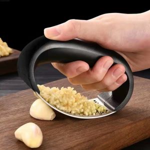 Manual Stainless Steel Garlic Presser Curved Garlic Grinding Slicer Chopper Stainless Steel Kitchen