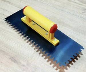 Bay Răng Cưa 2 Cạnh Việt Mỹ 30x11cm..Để thi công keo dán gạch hồ vữa xây tô tạo rãnh hoặc trang trí.