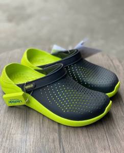 Crocs LiteRide Clog สีกรมดำพื่นขาว รองเท้าใส่สวย ใช่ดีใช่ทน ทันสมัย กำลังฮิต ใส่เที่ยวทะเล/เล่นน้ำ เบานุ่มสบาย คลายปวด หนึ่งในรองเท้าใส่สวยที่สวยที่สุด