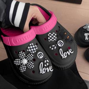 รองเท้าสำหรับกลางแจ้ง ลายการ์ตูนสุดเก๋ มีกันลื่นแน่นๆ สีสวยสดใสมาก สายแฟชั่นรีบกดตำด่วน