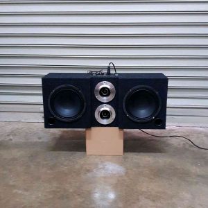 ลำโพงพร้อมฟัง 6.5 นิ้ว ดอกกลาง ดอกแหลม 4 นิ้ว แอมป์บนแต่ละร่างกาย สามารถเชื่อมต่อ Bluetooth / USB / aux และไฟ 12/24 / ไฟบ้าน