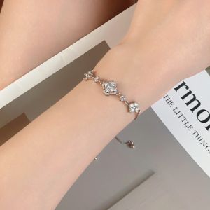Light luxury zircon hollow flower geometric pull-out bracelet real gold electroplating simple niche temperament high-end jewelry women