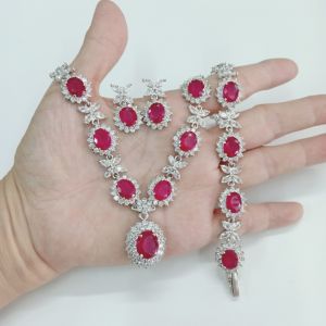 ชุดเครื่องประดับ สร้อยคอ สร้อยมือ พลอยสีล้อมเพชร CZ คั่นมาคีครึ่งคอ ชูธรรมชาติ บรรจุภัณฑ์ชุด 5 ชุด คู่ประสขิง 10 หน้า