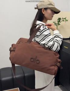 Alo Duffle Bag Women Waterproof Nylon Gym Sports Handbag Large Capacity Travel Weekender Bag Multi‑compartment Crossbody Shoulder Bag for Workout Commute Overnight Trip