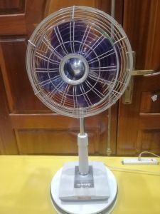 Quạt nội địa Nhật Toshiba (85896Z0) cánh 30cm đế thân gang sắt bầu nhựa