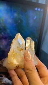 Cụm đá thạch anh tinh thể Lemurian ánh vàng lấp lánh tự nhiên năng lượng vũ trụ 550