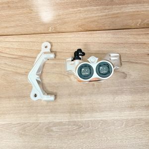 Heo Dầu 81 CNC 4 Piss Thailand kèm pát Ab 2013-2023 neo đĩa 220mm màu đen