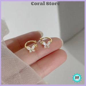 【Coral】💖【HOT SALE】🎈🎈 ต่างหูแบบหนีบหูรูปผีเสื้อขนาดใหญ่ เล็กทำจากคริสตัลไม่เจาะหูสำหรับผู้หญิงที่พันหูปลอม1คู่