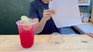 สติ๊กเกอร์ปิดฝาแก้ว กันน้ำหก เจาะใส่หลอดได้ สั่งพิมพ์ลายโลโก้ตามแบบ