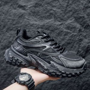 Sepatu Fashionable Cowok Sneakers Bahan Lembut Sol Empuk Rubber Anti Licin Non Slip New Arrival QNA803