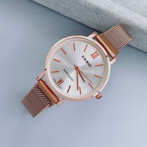 watch house NEW นาฬิกา ผู้หญิง สายแม่เหล็กปรับได้ หน้าปักกลมแบนสวยมาก ขนาด 32 มม.