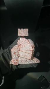 Hip Hop Pendant Full Bling CZ Hand Holding Dollar Cards Design 18K Gold Plated Charm Perfect For Streetwear Party Fine Jewelry Gifts for Man Boy Friends Iced Out Custom MME Letter Cuban Chain Necklace For Men Rapper Jewelry Statement Sparkling Accessory