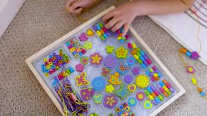Melissa & Doug Created by Me! Bead Bouquet Deluxe Wooden Jewelry Making Kit 220+ Bright Colored Beads & Cords DIY Necklace & Bracelet Making Kit Arts & Crafts Toddler Toys for Kids Ages 4+