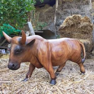 วัวแกะสลัก ปีวัวทอง วัวนำโชค สูง 12 นิ้ว ยาว 20 นิ้ว วัวไม้แกะสลักเสริมฮวงจุ้ย สัตว์มงคลประดับตกแต่งบ้าน จำนวน 1 ตัว วัวมงคล สวยงาม งานปราณีต