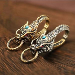CRNGW มินิมินิ พวงกุญแจหัวมังกร ฝังพลอยเทียม วินเทจ เครื่องประดับมังกรทองแดง กระแสประจำชาติ งานทำมือ จี้แหวนกุญแจ ใช้ได้ทุกเพศ