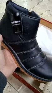 SEPATU MODEL BOOTS UNTUK PRIA DEWASA
