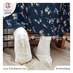 Sepatu Tawaf Polos Slip/Kaos Kaki Tawaf Polos Wanita Murah Perlengkapan Haji dan Umroh