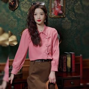 Ammin เสื้อเบลาส์แขนยาวหรูหราหัวเข็มขัดแนวนีโอจีนเสื้อเบลาส์สำหรับผู้หญิงดีไซน์แฟชั่น2024เหมาะสำหรับใส่เที่ยวสบาย