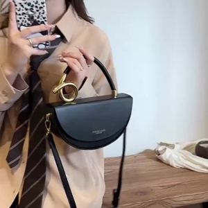 AE Light luxury high-end niche handbag saddle bag for women 2026 New trendy shoulder and crossbody bag