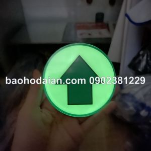 Mũi tên thoát hiểm dạ quang hình tròn 10x10cm