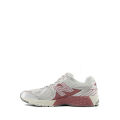 Giày Thể Thao New Balance 860 Unisex - White/Pink. 