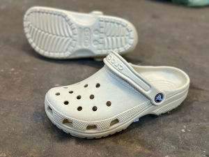 รองเท้าแตะ Crocs  หนุมๆไส่สบาย มีหลายสี ไซส์ M4--M11 รองเท้าแตะผู้หญิงผู้ชาย รองเท้าแตะแบบสวม