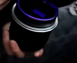 Car Ashtray Garbage Coin Storage Cup Container Ash Tray Styling Universal Size Automatic Light Indicator Ashtray CupEKJD