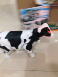 Mainan Sapi Berjalan dan Suara