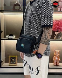 ลดราคา กระเป๋าสะพายไหล่ ทรงสี่เหลี่ยม กันน้ำได้ เข้ากับทุกการแต่งกาย Youna9907