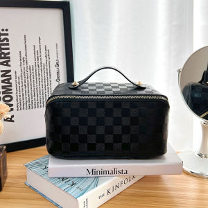 [ยิ่งซื้อ ยิ่งคุ้ม] กระเป๋าเครื่องสำอางทรง 4 เหลี่ยม หนัง PU กันน้ำ ช่องเก็บของเยอะ ลายตาราง