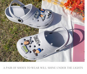 [Free Shipping] Garden Slippers Perforated Sandals Non-Slip Beach Sandals Closed-Toe Sandals MenS Style Flat Lightweight Breathable And With A Slight Heel