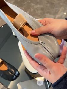 Grape Mom Berlin Dream ~ Sheepskin Fashionable Shallow Mouth with Soft Split-Toe Shoes Female Ballet Tabi Shoes