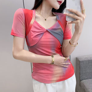 Yimei áo phong cách hoài cổ đẹp thời trang mùa xuân 2023 Áo lưới cổ chữ V mới Áo phông in hình ngắn tay bó sát nữ xu hướng nữ