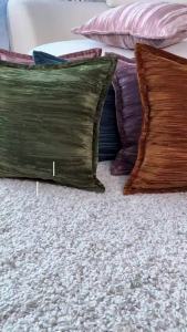 พร้อมส่ง หมอนอิงโซฟา ใส้หมอนอิง หมอนอิง ผ้านุ่ม ขนาด 45×45 / 30×50 ซม. • สีส้ม สีชมพู สีเขียว สีน้ำเงิน มินิมอล เรียบง่าย หมอนอิงเกาหลี นอร์ดิก ใช้แต่งห้องนั่งเล่น ห้องนอน ชั้นกำมะหยี่ RooviHome