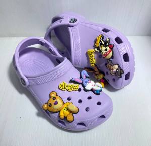 รูปแบบ รองเท้า ผู้หญิ.CROCS DREW รุ่นใหม่ มีการ์ตูนติดพร้อมรูปถ่ายจากสินค้าจริงงาน - รูปแบบ รองเท้า